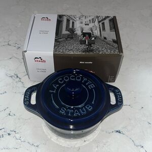 Staub Dark blue cocotte